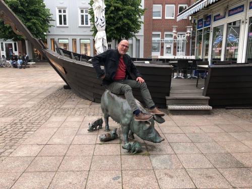 Gross-983f33bc-83d4-4fdf-9ff0-799b0f2d73e8