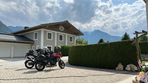 Gross-11AA72EE-E696-46C7-86E9-BF067919DAD5